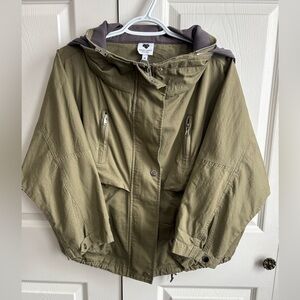 3/4 length sleeve jacket with hood